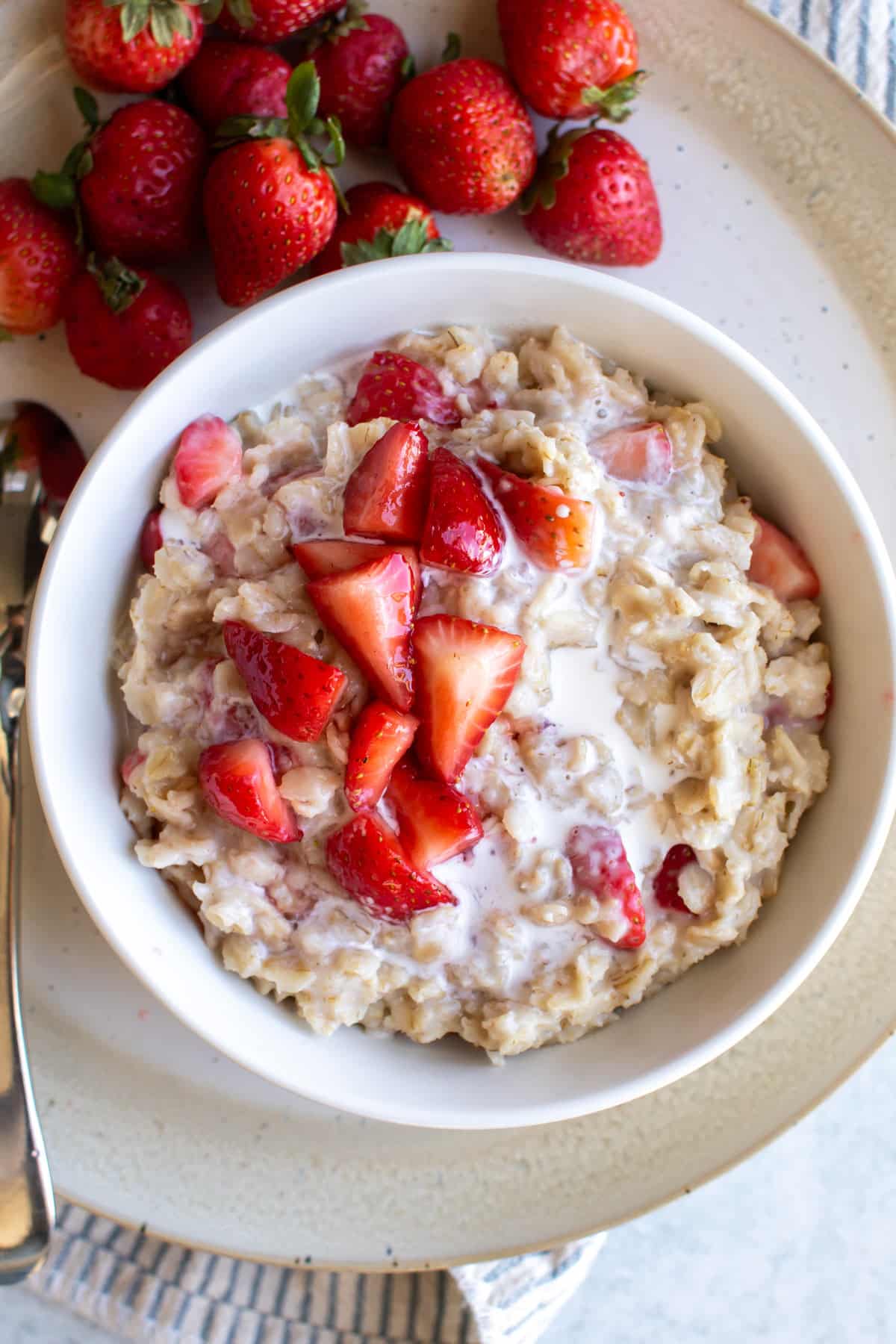 Elevate Your Morning: Gourmet Strawberries & Cream Oatmeal Recipe